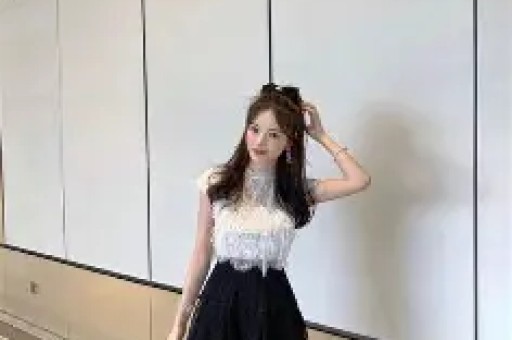 薛之谦演唱会成吃瓜现场！美女粉丝疑出轨富豪大哥遭正宫男友抓包