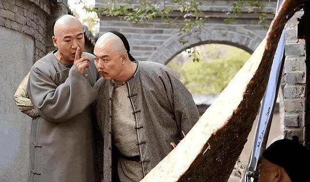 乾隆在路边吃瓜,连连称赞瓜甜,走出百米后突然下令:处死瓜农